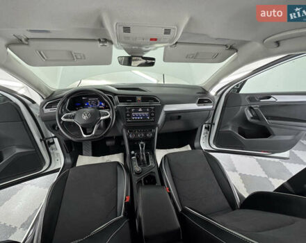 Белый Фольксваген Tiguan Allspace, объемом двигателя 2 л и пробегом 86 тыс. км за 24999 $, фото 50 на Automoto.ua