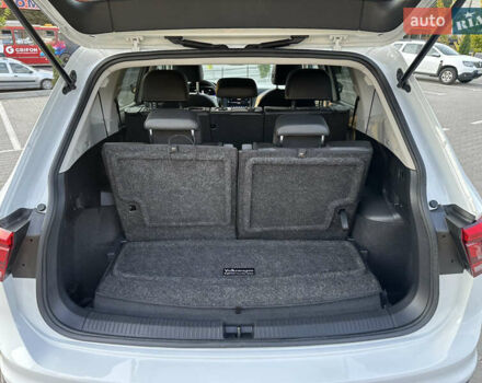 Білий Фольксваген Tiguan Allspace, об'ємом двигуна 2 л та пробігом 132 тис. км за 22600 $, фото 26 на Automoto.ua