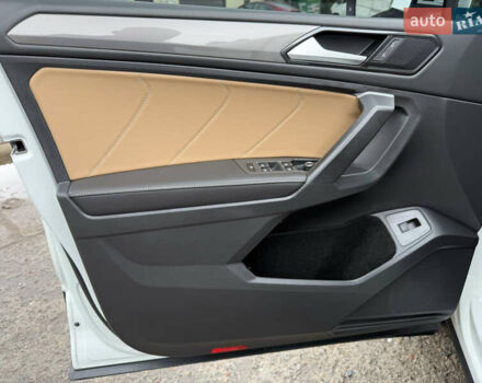 Білий Фольксваген Tiguan Allspace, об'ємом двигуна 2 л та пробігом 30 тис. км за 30990 $, фото 31 на Automoto.ua
