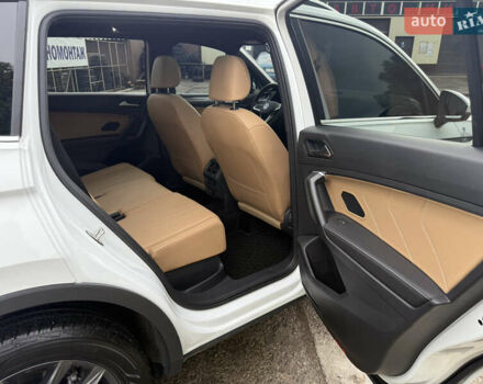 Білий Фольксваген Tiguan Allspace, об'ємом двигуна 2 л та пробігом 30 тис. км за 30990 $, фото 24 на Automoto.ua