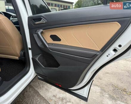 Білий Фольксваген Tiguan Allspace, об'ємом двигуна 2 л та пробігом 30 тис. км за 30990 $, фото 23 на Automoto.ua