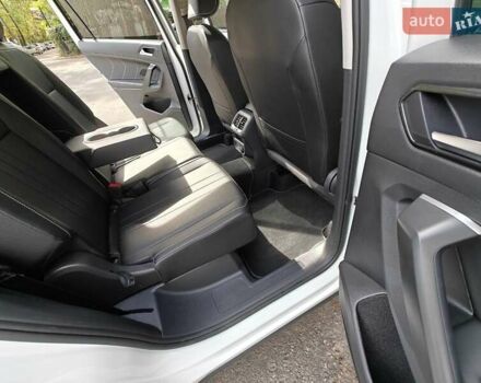 Белый Фольксваген Tiguan Allspace, объемом двигателя 1.98 л и пробегом 12 тыс. км за 29100 $, фото 14 на Automoto.ua