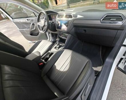 Белый Фольксваген Tiguan Allspace, объемом двигателя 1.98 л и пробегом 12 тыс. км за 29100 $, фото 12 на Automoto.ua