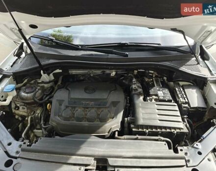 Белый Фольксваген Tiguan Allspace, объемом двигателя 1.98 л и пробегом 12 тыс. км за 29100 $, фото 17 на Automoto.ua