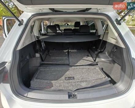 Белый Фольксваген Tiguan Allspace, объемом двигателя 1.98 л и пробегом 12 тыс. км за 29100 $, фото 15 на Automoto.ua