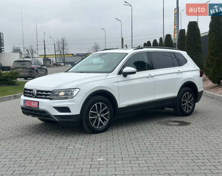 Белый Фольксваген Tiguan Allspace, объемом двигателя 2 л и пробегом 77 тыс. км за 18800 $, фото 1 на Automoto.ua