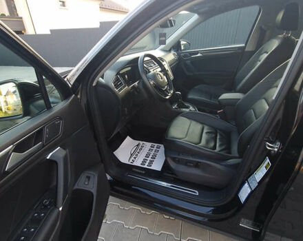 Черный Фольксваген Tiguan Allspace, объемом двигателя 1.98 л и пробегом 98 тыс. км за 23643 $, фото 56 на Automoto.ua