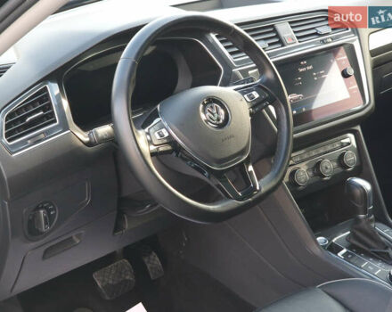 Черный Фольксваген Tiguan Allspace, объемом двигателя 1.98 л и пробегом 98 тыс. км за 23643 $, фото 55 на Automoto.ua