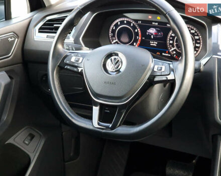 Черный Фольксваген Tiguan Allspace, объемом двигателя 1.98 л и пробегом 98 тыс. км за 23643 $, фото 52 на Automoto.ua