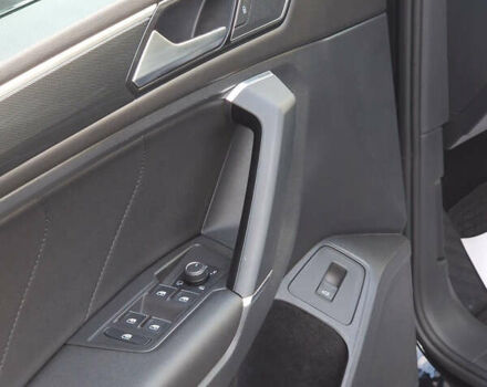 Черный Фольксваген Tiguan Allspace, объемом двигателя 1.98 л и пробегом 98 тыс. км за 23643 $, фото 62 на Automoto.ua