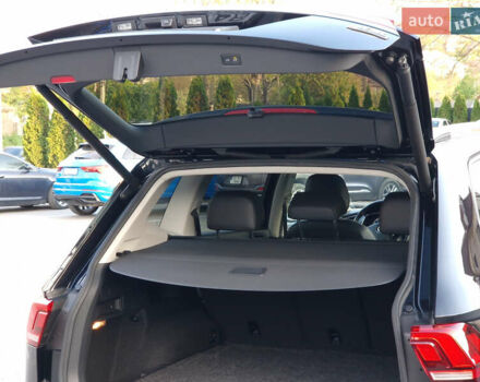 Черный Фольксваген Tiguan Allspace, объемом двигателя 1.98 л и пробегом 98 тыс. км за 23643 $, фото 34 на Automoto.ua
