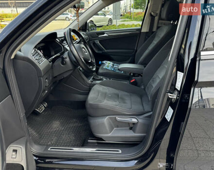 Чорний Фольксваген Tiguan Allspace, об'ємом двигуна 2 л та пробігом 195 тис. км за 27900 $, фото 48 на Automoto.ua