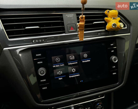 Чорний Фольксваген Tiguan Allspace, об'ємом двигуна 2 л та пробігом 195 тис. км за 26499 $, фото 72 на Automoto.ua