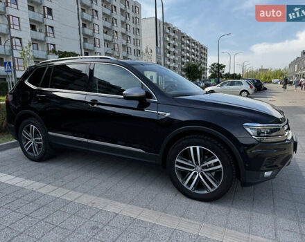 Чорний Фольксваген Tiguan Allspace, об'ємом двигуна 2 л та пробігом 195 тис. км за 27900 $, фото 18 на Automoto.ua