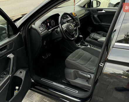 Чорний Фольксваген Tiguan Allspace, об'ємом двигуна 2 л та пробігом 195 тис. км за 26499 $, фото 42 на Automoto.ua