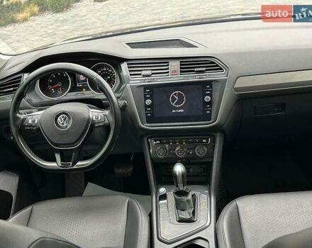 Черный Фольксваген Tiguan Allspace, объемом двигателя 1.98 л и пробегом 271 тыс. км за 16499 $, фото 7 на Automoto.ua