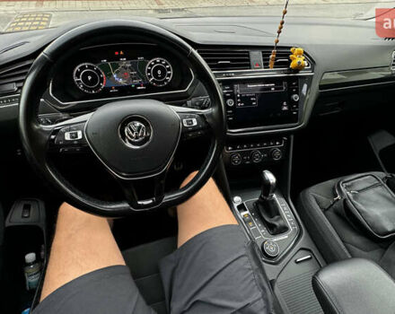 Чорний Фольксваген Tiguan Allspace, об'ємом двигуна 2 л та пробігом 195 тис. км за 26499 $, фото 40 на Automoto.ua