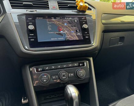 Чорний Фольксваген Tiguan Allspace, об'ємом двигуна 2 л та пробігом 195 тис. км за 26499 $, фото 74 на Automoto.ua