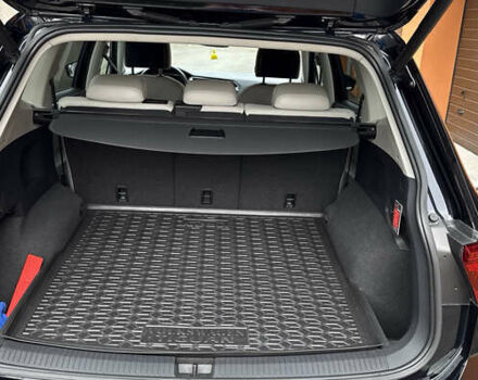 Черный Фольксваген Tiguan Allspace, объемом двигателя 2 л и пробегом 166 тыс. км за 30000 $, фото 4 на Automoto.ua