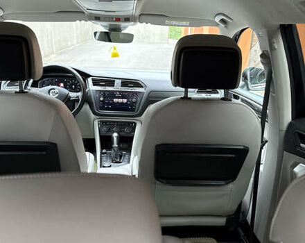 Черный Фольксваген Tiguan Allspace, объемом двигателя 2 л и пробегом 166 тыс. км за 30000 $, фото 5 на Automoto.ua