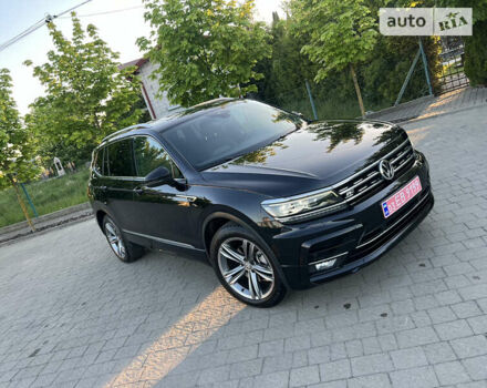 Черный Фольксваген Tiguan Allspace, объемом двигателя 2 л и пробегом 218 тыс. км за 29999 $, фото 1 на Automoto.ua