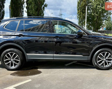 Черный Фольксваген Tiguan Allspace, объемом двигателя 2 л и пробегом 93 тыс. км за 19250 $, фото 3 на Automoto.ua