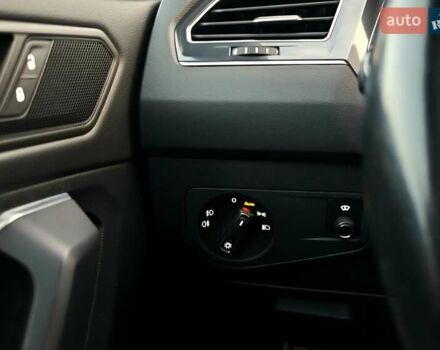 Чорний Фольксваген Tiguan Allspace, об'ємом двигуна 0 л та пробігом 214 тис. км за 30000 $, фото 98 на Automoto.ua