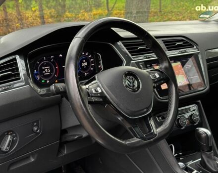 Черный Фольксваген Tiguan Allspace, объемом двигателя 2 л и пробегом 180 тыс. км за 30540 $, фото 32 на Automoto.ua