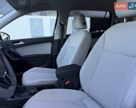 Черный Фольксваген Tiguan Allspace, объемом двигателя 2 л и пробегом 60 тыс. км за 19900 $, фото 25 на Automoto.ua