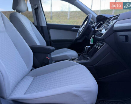 Черный Фольксваген Tiguan Allspace, объемом двигателя 2 л и пробегом 60 тыс. км за 19900 $, фото 18 на Automoto.ua