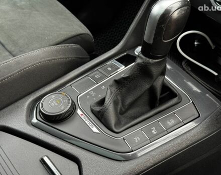 Черный Фольксваген Tiguan Allspace, объемом двигателя 2 л и пробегом 180 тыс. км за 30540 $, фото 22 на Automoto.ua