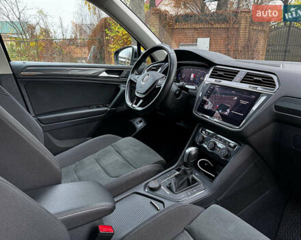 Черный Фольксваген Tiguan Allspace, объемом двигателя 2 л и пробегом 180 тыс. км за 30540 $, фото 20 на Automoto.ua