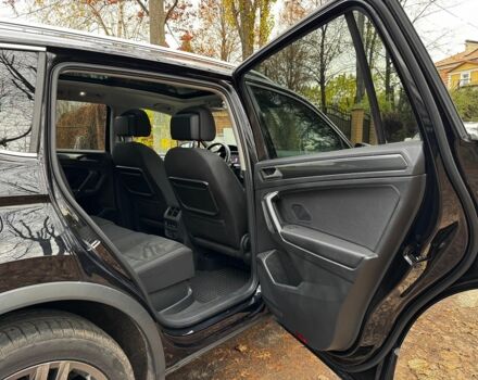 Черный Фольксваген Tiguan Allspace, объемом двигателя 2 л и пробегом 180 тыс. км за 30540 $, фото 18 на Automoto.ua
