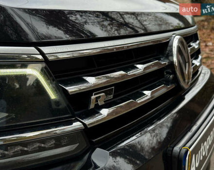 Черный Фольксваген Tiguan Allspace, объемом двигателя 2 л и пробегом 180 тыс. км за 30540 $, фото 30 на Automoto.ua