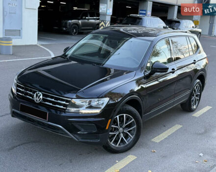 Черный Фольксваген Tiguan Allspace, объемом двигателя 2 л и пробегом 60 тыс. км за 19900 $, фото 6 на Automoto.ua