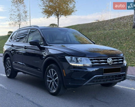 Черный Фольксваген Tiguan Allspace, объемом двигателя 2 л и пробегом 60 тыс. км за 19900 $, фото 4 на Automoto.ua