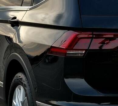 Чорний Фольксваген Tiguan Allspace, об'ємом двигуна 0 л та пробігом 214 тис. км за 30000 $, фото 50 на Automoto.ua