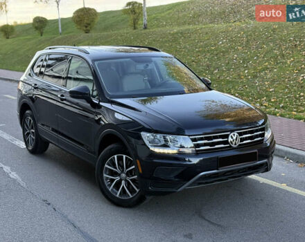 Черный Фольксваген Tiguan Allspace, объемом двигателя 2 л и пробегом 60 тыс. км за 19900 $, фото 3 на Automoto.ua