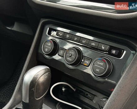 Черный Фольксваген Tiguan Allspace, объемом двигателя 2 л и пробегом 180 тыс. км за 30540 $, фото 23 на Automoto.ua