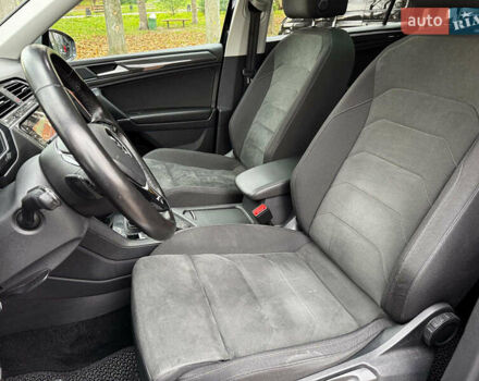 Черный Фольксваген Tiguan Allspace, объемом двигателя 2 л и пробегом 180 тыс. км за 30540 $, фото 37 на Automoto.ua