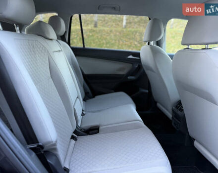 Черный Фольксваген Tiguan Allspace, объемом двигателя 2 л и пробегом 60 тыс. км за 19900 $, фото 20 на Automoto.ua