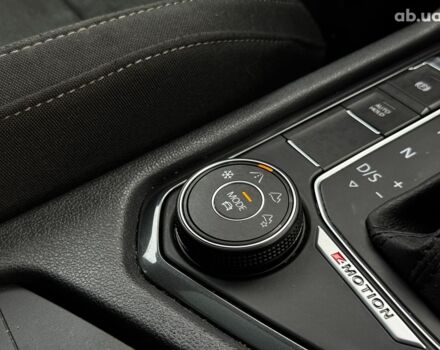 Черный Фольксваген Tiguan Allspace, объемом двигателя 2 л и пробегом 180 тыс. км за 30540 $, фото 27 на Automoto.ua