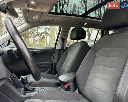 Черный Фольксваген Tiguan Allspace, объемом двигателя 2 л и пробегом 180 тыс. км за 30540 $, фото 36 на Automoto.ua