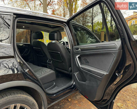 Черный Фольксваген Tiguan Allspace, объемом двигателя 2 л и пробегом 180 тыс. км за 30540 $, фото 18 на Automoto.ua