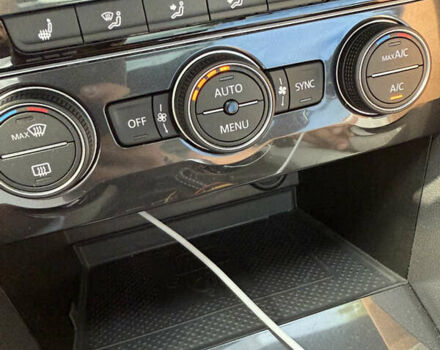 Черный Фольксваген Tiguan Allspace, объемом двигателя 2 л и пробегом 52 тыс. км за 24200 $, фото 21 на Automoto.ua