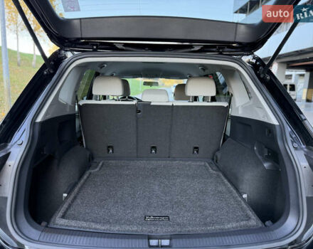Черный Фольксваген Tiguan Allspace, объемом двигателя 2 л и пробегом 60 тыс. км за 19900 $, фото 21 на Automoto.ua