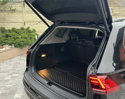 Черный Фольксваген Tiguan Allspace, объемом двигателя 2 л и пробегом 196 тыс. км за 30500 $, фото 66 на Automoto.ua