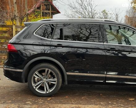 Черный Фольксваген Tiguan Allspace, объемом двигателя 2 л и пробегом 180 тыс. км за 30540 $, фото 4 на Automoto.ua