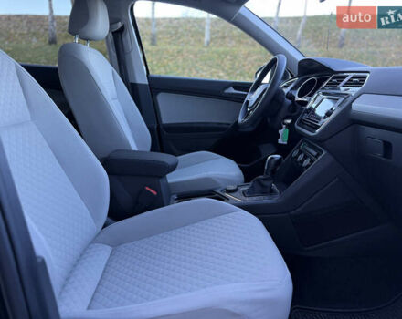 Черный Фольксваген Tiguan Allspace, объемом двигателя 2 л и пробегом 60 тыс. км за 19900 $, фото 14 на Automoto.ua