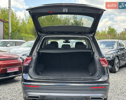 Чорний Фольксваген Tiguan Allspace, об'ємом двигуна 0 л та пробігом 220 тис. км за 27500 $, фото 56 на Automoto.ua